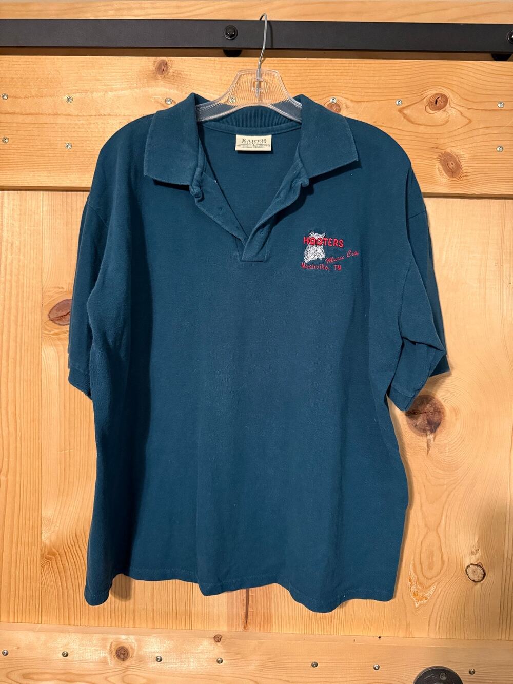 Vintage Hooters Polo Nashville Green Embroidered Earth Collection Men’s Size L